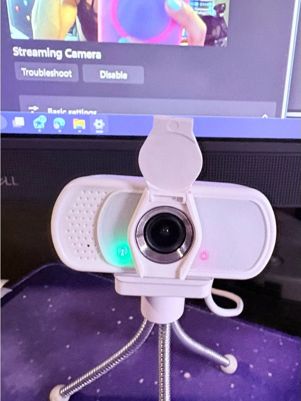 White USB Webcam with Flexible Mini Tripod